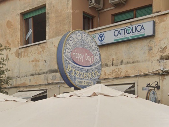 Insegna Happy Days Ristorante Pizzeria